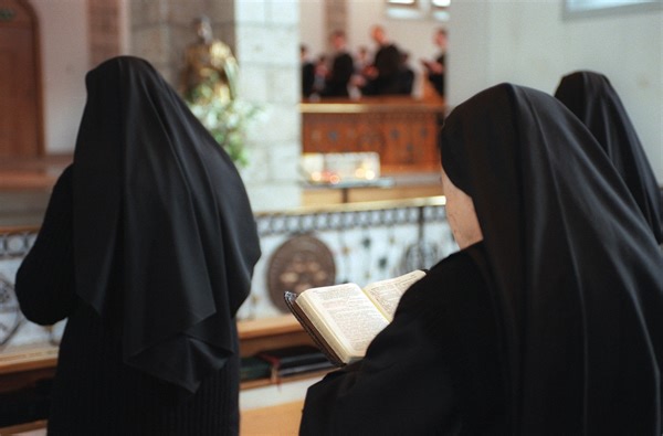 La population sans religion en Suisse a dépassé la part des catholiques | RTS