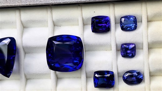 Top color tanzanite from D block Mererani mines in Tanzania, this rare gemstone is only mined in one spot in the world and that happens to be Tanzania 🇹🇿 It’s estimated to be 1000 rare than diamond. #tanzanite #fyp #北京 #中国