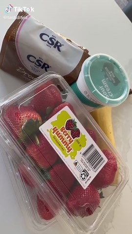 Easy Brown Sugar and Sour Cream Dip Recipe