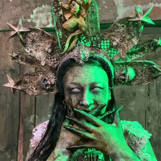 Check out @mmcustomart on insta for more #mmfabrications #horror #darkart #fashion #costume #witch #witchcraft #asylum #clown #fx #fxmakeup #crown