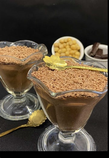 Une mousse au chocolat sans œuf, légère et aérienne 🍫 Oui, j’ai utilisé de l’eau de pois chiche (aquafaba) à la place des blancs ! 👉 Le goût est neutre et la texture vraiment mousseuse. Tu connaissais cette astuce ? 🤍 #mousse #chocolat #recette #smallcreator #pourtoiii