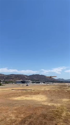 Got vertical on this banner pickup. What company or logo would you sa... | Commander pilot