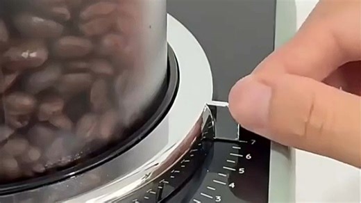 德龙（Delonghi）全自动咖啡机 家用意式 可拆卸豆仓触摸中文显示屏19BAR泵压美式现磨豆粉13档研磨 欧洲进口R3系列 白月光 操作简便 一键咖啡菜单