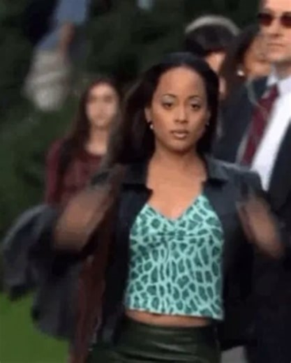 Throwback Page 📺 | Lark Voorhies & Essence Atkins in ‘How High’ 😮‍💨 (2001) Check out 👉🏾 @oldschoolaura for more Throwbacks #larkvoorhies #essenceatkins... | Instagram