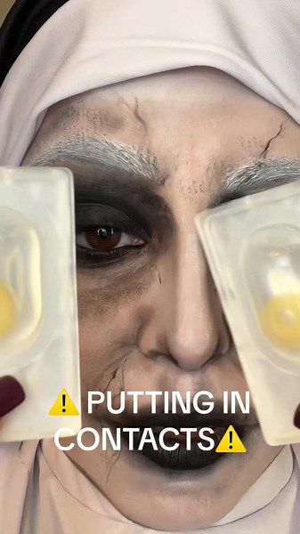 Theses contacts make the look @Coloured Contacts 👁 #contactlenses #halloween #makeup #eyes