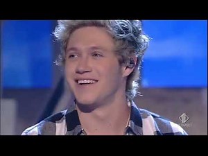 Directioners singing Rock me, for One direction. / One direction fans singing for the boys.