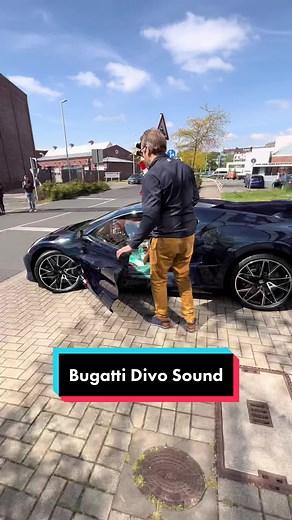 Bugatti Divo Sound | Hypercar Acceleration in Düsseldorf