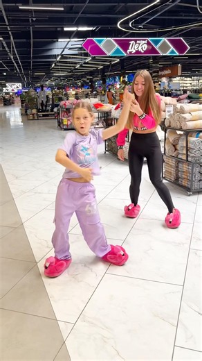 When shopping turns into a dance battle with a pillow! 😂🩰