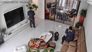 Man bumps into glass door in home mishap in Jiangsu, China
