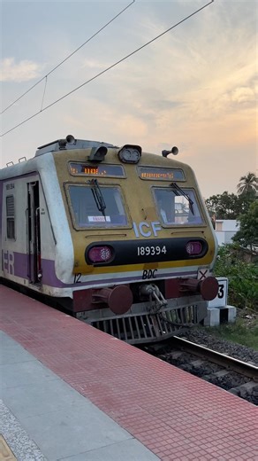 Howrah-Bandel Local Train Blow Departure Horn From CGR Station #shorts #viral