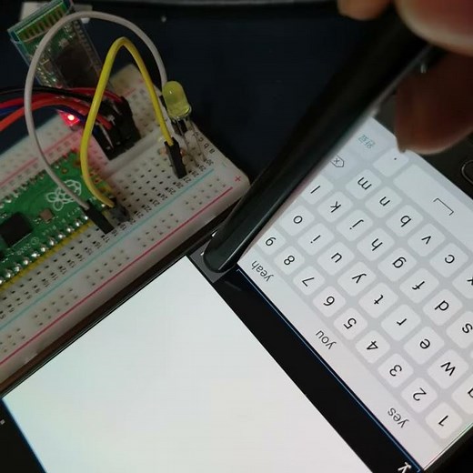 Raspberry Pi Pico + Bluetooth HC-06 + LED Example