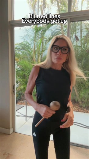 Everybody get up dance with me#dancechallenge #dance#blurredlines #music