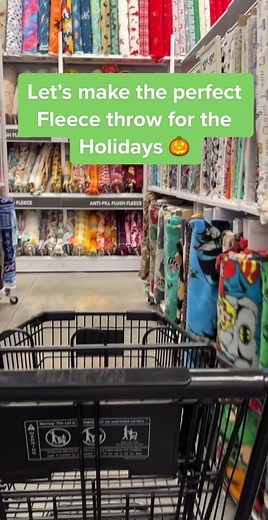 Perfect blanket to keep you cozy! #fallthrow #diyfalldecor #falldiy #diyblanket #blanketmaking #handmadeblanket #handmadewithJOANN #chunkyblanketdiy