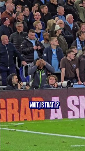 We've seen this Manchester City fan before! 🔍 #premierleague #everton #arsenal #mancity