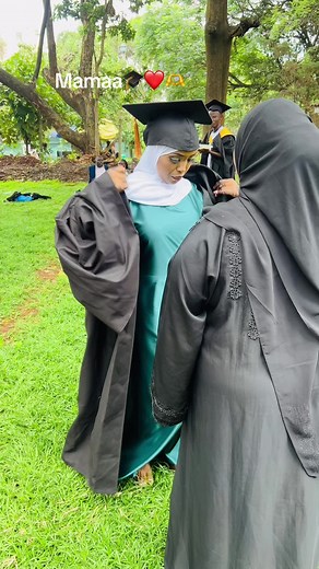 Heartfelt Graduation Cake Tribute for My Mom