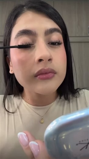 Maquillaje PROSA | Tips Tutorials Beauty on Instagram: "Tips para unas pestañas increíbles con PROSA 💚 #prosaproductosnaturales #prosacolombia #prosapestañinas #maquillaje"