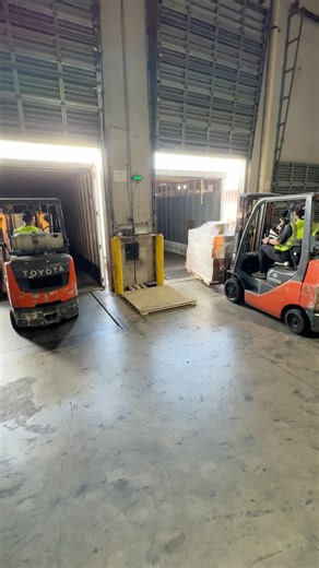 Loading two truck #3pl