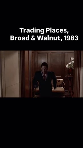 Dan Aykroyd’s drunk Santa meltdown vs. Eddie Murphy’s smooth talk in Trading Places (1983) 🎅🍸 Shot in Philly this scene takes place at (what is now) the Wells Fargo Building. Look out for appearances of city hall, SEPTA, and John Wanamakers. . #80sComedy #ClassicMovies #DanAykroyd #EddieMurphy #HolidayChaos #MovieClips #FilmTok #ComedyGold #VintageCinema | South Fellini