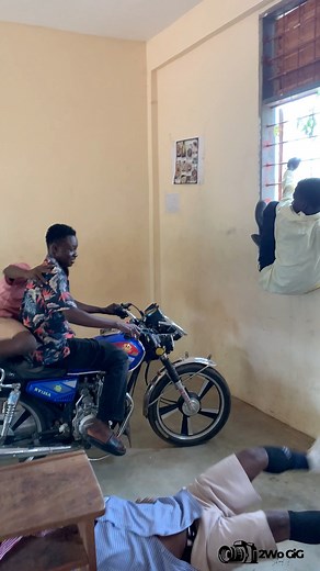 Wha is happening 😂😳 #viral #2wogig #trend #funny #reels | Twogig