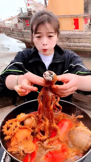 1.4M views · 8.8K reactions | Fisher wormen Eating seafood dinners...