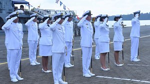 Durante una solemne ceremonia militar, realizada en el muelle principal de la Base Naval ARC “Málaga”, en el Pacífico colombiano y presidida por el señor Capitán de Navío, Jesús Leonardo Suárez Calderón, Jefe de Estado Mayor de la #FuerzaNavalDelPacífico, se celebró el ascenso de 18 Oficiales y se impusieron seis condecoraciones a un personal de la Armada de Colombia. | Armada de Colombia