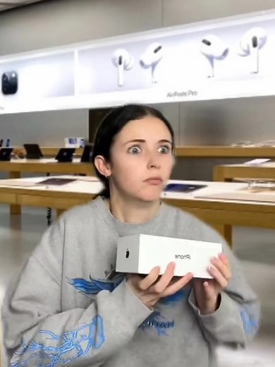 wait til the end 😭 #applestore #uk #iphone15 #funny #customerservice | Charles Cosgrove