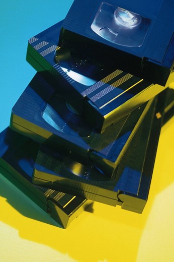 What Is the Difference Between a VHS and a VCR Player? | Techwalla