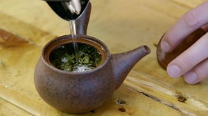 Konichiwa Sencha! Unser Wasserkocher kümmert sich mit ❤️ um das Sensibelchen www.carrera.de/de/kueche/carrera-wasserkocher-551.html | Carrera Original