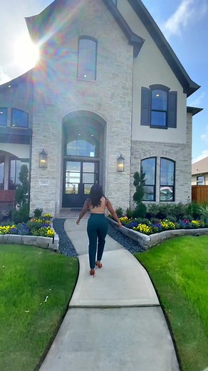 Captivating Newmark Home Tour with 4 Bedrooms & 4.5 Baths