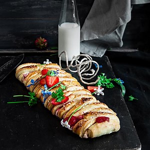 This Braided Strawberry Cream Cheese Pastry is a such a stunning, delicious and the simplest thing that you can make. A strawberry cream cheese filling wrapped in puff pastry with appealing slits allowing its sweet and delicious center to peak through. It's just the perfect way to pack the fresh strawberries. See full recipe here: http://www.mygingergarlickitchen.com/braided-strawberry-cream-cheese-pastry-video/ #Mggk #Dessert #Baking #Strawberry #Summer #Delicious #Yummy #Goodfood #Foodporn #Co