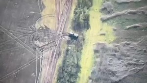 Full video of a Russian artillery crewman burning to death after his howitzer got destroyed