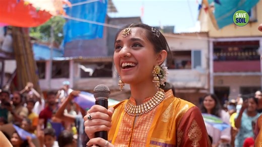 The Dharavi Dream Project hosted Sadhguru during his #SaveSoil journey in Mumbai, where youth of Dharavi performed incredible hip-hop and rap music, along with classical dance. The youth also interacted with Sadhguru, and sought his wisdom on a range of questions. Save Soil, a global movement envisioned by Sadhguru, seeks to bring about a concerted, conscious response to impending soil extinction. Action now to #SaveSoil savesoil.org #SaveSoil #ConsciousPlanet | Isha Foundation