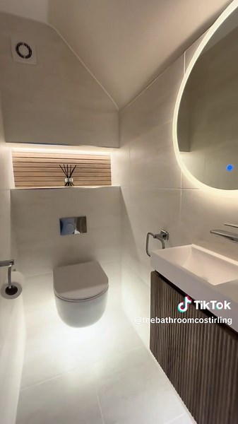 We built this gorgeous en suite from scratch in Mary’s bedroom. No matter how small the space, with the right design and workmanship, luxury is always possible!!