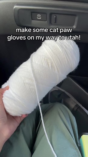 Make Your Own Cat Paw Gloves: Crochet Tutorial