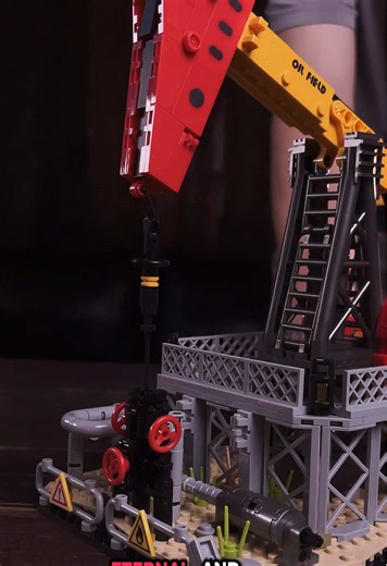 Tiny Pumps & Pipes: This Petroleum Engineering Brick Set Nails Real Industrial Details#BrickArt #GunsAndPetals #BuildingBlocks #TikTokShopBlackFriday #ArtDecor