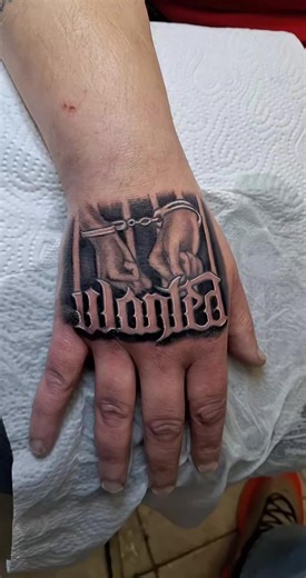 #kézfejtetoválás #handtattoos #tetoválás #fouryoupage #tattoo