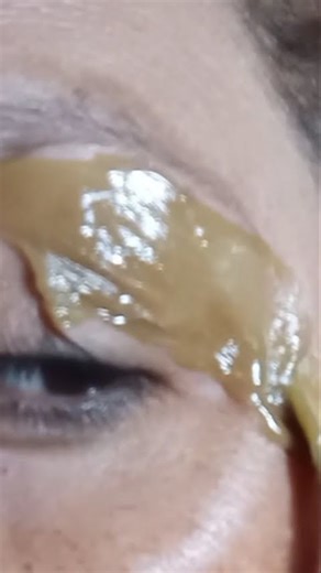 depilación de cejas con cera de abejas tradicional