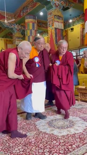 Blessed Moment with Sakya Trizin | Luding Khen Rinpoche & Tharche Khen Rinpoche🙏🙏🙏 #shorts #dharma