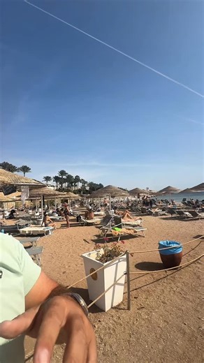 Per prenotare: buongiornoegitto.com All’interno del Domina Coral Bay ci vari hotel diversi, ed è importante conoscerli bene per scegliere quello più adatta alle tue esigenze. Le opzioni più economiche sono Oasis e Bellavista: camere semplici e posizione a circa 10 minuti a piedi dal mare. All’interno del resort ci sono comunque dei pulmini/navette che ti spostano facilmente. Hanno comunque un ottimo rapporto qualità prezzo. Quando leggi di qualcuno che si lamenta di quanto è grande il Domina, pr