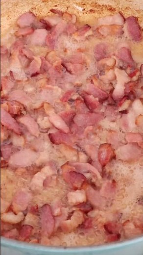 Easy Creamy Chicken Pot Pie with Puff Pastry and Bacon Family-Friendly Comfort Food Recipe 🐓🥧