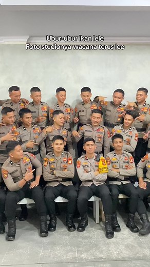 Tebak-Tebakan Manis Bersama Pakpol di Makassar