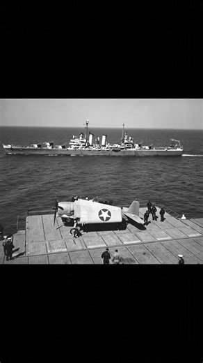 Cruiser USS Boise passes carrier USS Yorktown in Chesapeake Bay, Virginia, showing Boise’s Measure 22 paint scheme and an F6F-3 Hellcat on Yorktown’s deck-edge elevator, May 6, 1943. #ww2 #military #navy #ship | I love Warships