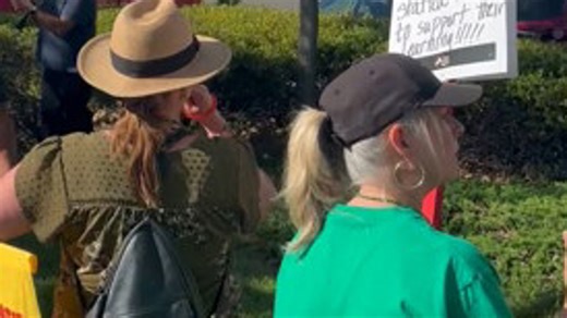 Parents demonstrate outside Natomas district office amid teacher strike