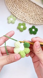 863K views · 7.6K reactions | Easy Crochet Puff Flower | Crochet Royal | Facebook