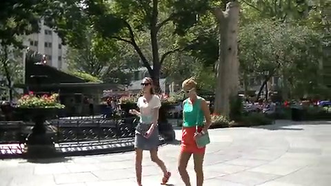 JVC Everio GZ-R10 review: Rugged build, traditional design, mediocre video for the money