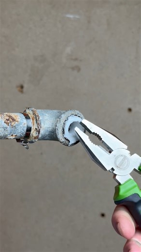 srdigitaldiy on Instagram: "Plastic Pipe Remove Trick"
