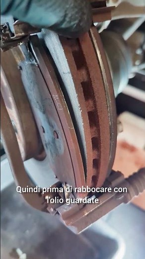 Quando l'olio dei freni é basso non é da rabboccare ma molto hai i freni dell'auto finiti!