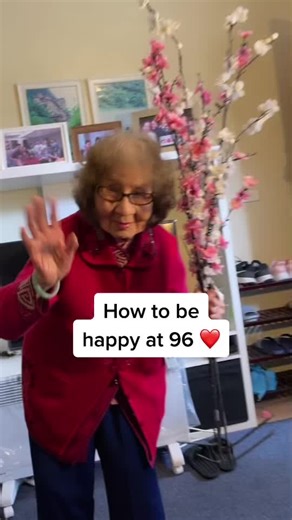 Finally, a simple dance Granny can get behind 😊❤️ | dancing grandma