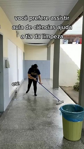 Cleaning Techniques Demonstrated in a Classroom Setting