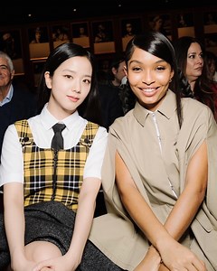 625K views · 10K reactions | In Paris for the unveiling of Autumn Winter 2022-2023 by Maria Grazia Chiuri on.dior.com/aw2022-23, JISOO, Dior global ambassador for fashion and beauty, chats enthusiastically about her show experience, her favorites pieces from the new collection, and makes some backstage visits in the process. | Dior | Facebook